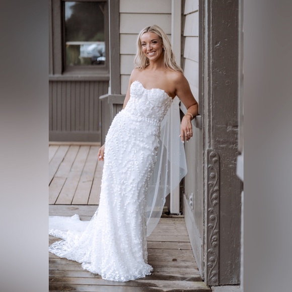 Posie Made with Love Wedding Dress - Picture 1 of 8